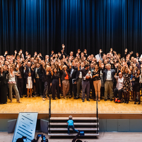 Les diplômé-e-s lors de la remise de diplômes d'UniDistance Suisse